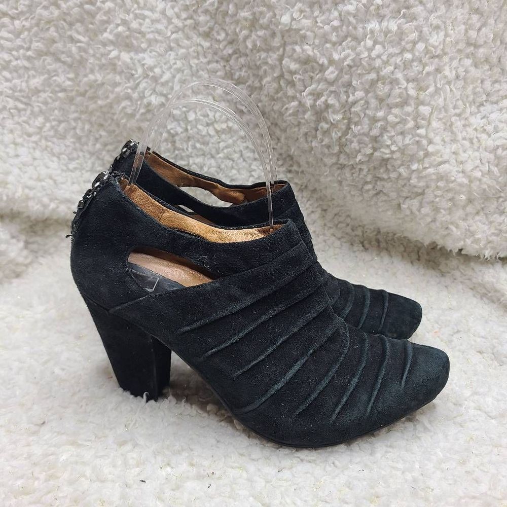 Earthies Barina Ruched Pointed Toe Black Suede Booties sz 7.5‎